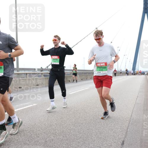 03.10.2025 - Köhlbrandbrückenlauf Lena Gebhardt http://msf.ph/oto/9200876 03.10.2025 15:42:14 Position 2 8784, 7224, 8786 meine-sportfotos.de