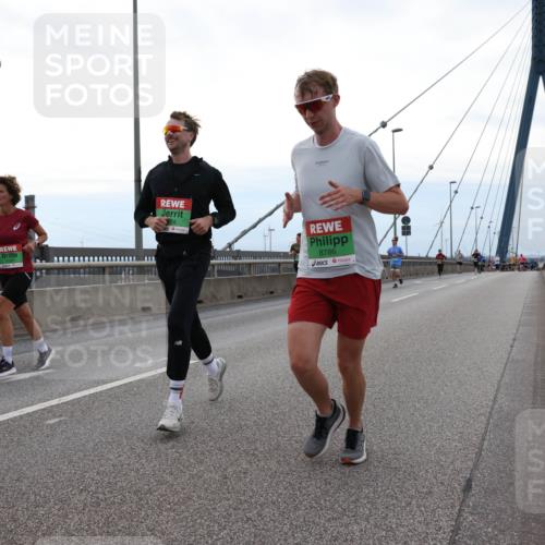 03.10.2025 - Köhlbrandbrückenlauf Lena Gebhardt http://msf.ph/oto/9200879 03.10.2025 15:42:15 Position 2 8786 meine-sportfotos.de