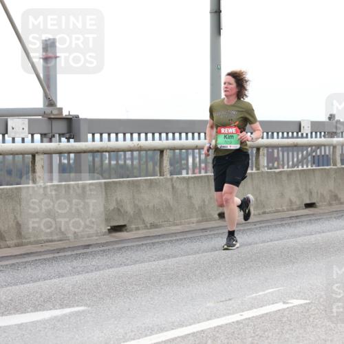 03.10.2025 - Köhlbrandbrückenlauf Lena Gebhardt http://msf.ph/oto/9200885 03.10.2025 15:42:17 Position 2 7213 meine-sportfotos.de