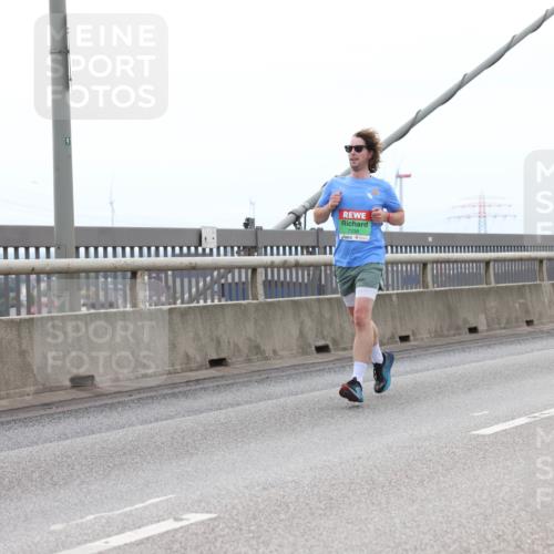 03.10.2025 - Köhlbrandbrückenlauf Lena Gebhardt http://msf.ph/oto/9200890 03.10.2025 15:42:18 Position 2 91, 7338 meine-sportfotos.de