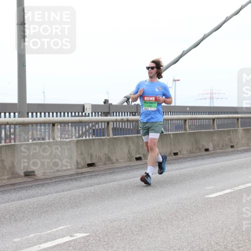 03.10.2025 - Köhlbrandbrückenlauf Lena Gebhardt http://msf.ph/oto/9200891 03.10.2025 15:42:19 Position 2 91, 7338 meine-sportfotos.de
