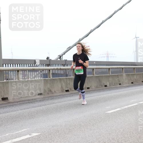 03.10.2025 - Köhlbrandbrückenlauf Lena Gebhardt http://msf.ph/oto/9200897 03.10.2025 15:42:24 Position 2 91 meine-sportfotos.de