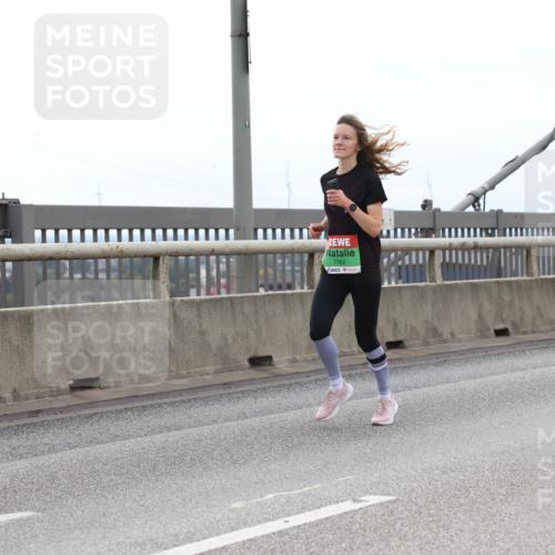 03.10.2025 - Köhlbrandbrückenlauf Lena Gebhardt http://msf.ph/oto/9200901 03.10.2025 15:42:25 Position 2 97, 7392 meine-sportfotos.de