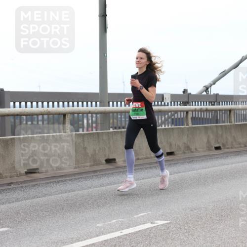 03.10.2025 - Köhlbrandbrückenlauf Lena Gebhardt http://msf.ph/oto/9200902 03.10.2025 15:42:25 Position 2 7392 meine-sportfotos.de