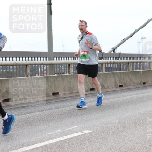 03.10.2025 - Köhlbrandbrückenlauf Lena Gebhardt http://msf.ph/oto/9200912 03.10.2025 15:42:29 Position 2 91, 7172 meine-sportfotos.de
