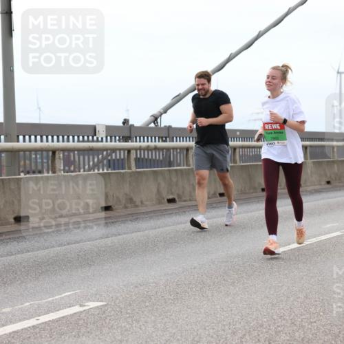 03.10.2025 - Köhlbrandbrückenlauf Lena Gebhardt http://msf.ph/oto/9200919 03.10.2025 15:42:32 Position 2 91, 7862 meine-sportfotos.de