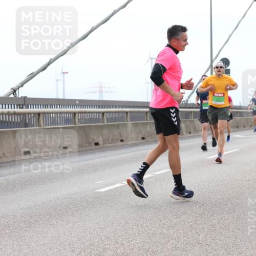 03.10.2025 - Köhlbrandbrückenlauf Lena Gebhardt http://msf.ph/oto/9200928 03.10.2025 15:42:34 Position 2  meine-sportfotos.de
