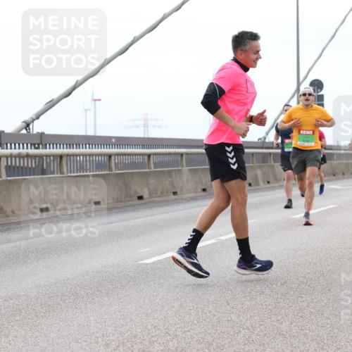 03.10.2025 - Köhlbrandbrückenlauf Lena Gebhardt http://msf.ph/oto/9200929 03.10.2025 15:42:34 Position 2  meine-sportfotos.de