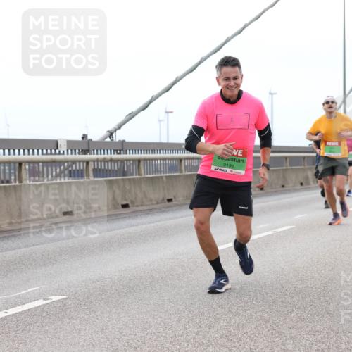 03.10.2025 - Köhlbrandbrückenlauf Lena Gebhardt http://msf.ph/oto/9200930 03.10.2025 15:42:35 Position 2 9191 meine-sportfotos.de