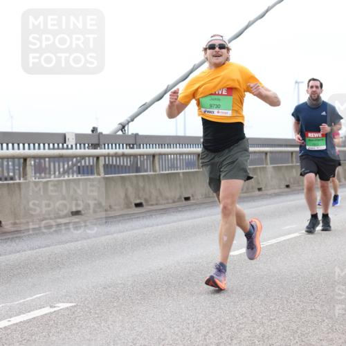 03.10.2025 - Köhlbrandbrückenlauf Lena Gebhardt http://msf.ph/oto/9200936 03.10.2025 15:42:36 Position 2 9730, 7513 meine-sportfotos.de