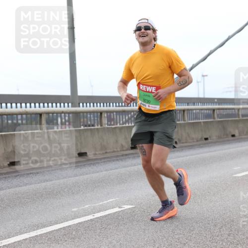 03.10.2025 - Köhlbrandbrückenlauf Lena Gebhardt http://msf.ph/oto/9200940 03.10.2025 15:42:37 Position 2 9730 meine-sportfotos.de