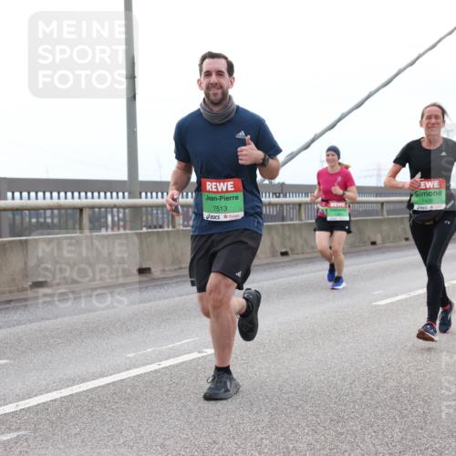 03.10.2025 - Köhlbrandbrückenlauf Lena Gebhardt http://msf.ph/oto/9200948 03.10.2025 15:42:38 Position 2 7513, 7428 meine-sportfotos.de