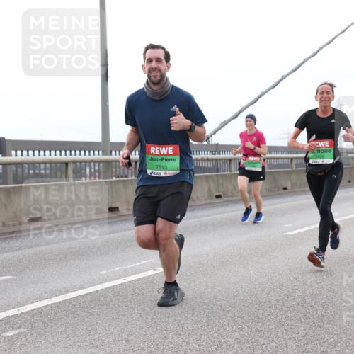 03.10.2025 - Köhlbrandbrückenlauf Lena Gebhardt http://msf.ph/oto/9200949 03.10.2025 15:42:38 Position 2 7513, 7428 meine-sportfotos.de