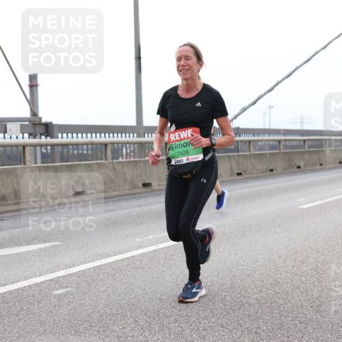03.10.2025 - Köhlbrandbrückenlauf Lena Gebhardt http://msf.ph/oto/9200953 03.10.2025 15:42:39 Position 2 7428 meine-sportfotos.de