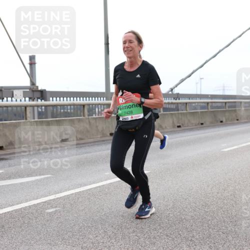 03.10.2025 - Köhlbrandbrückenlauf Lena Gebhardt http://msf.ph/oto/9200954 03.10.2025 15:42:39 Position 2 7428 meine-sportfotos.de