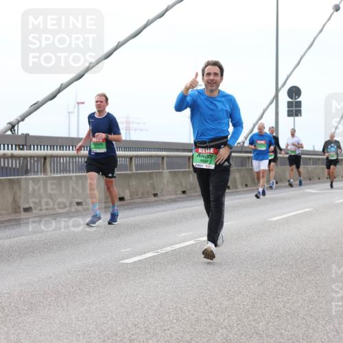 03.10.2025 - Köhlbrandbrückenlauf Lena Gebhardt http://msf.ph/oto/9200959 03.10.2025 15:42:41 Position 2 9566 meine-sportfotos.de