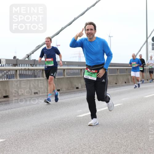 03.10.2025 - Köhlbrandbrückenlauf Lena Gebhardt http://msf.ph/oto/9200961 03.10.2025 15:42:42 Position 2 9566 meine-sportfotos.de
