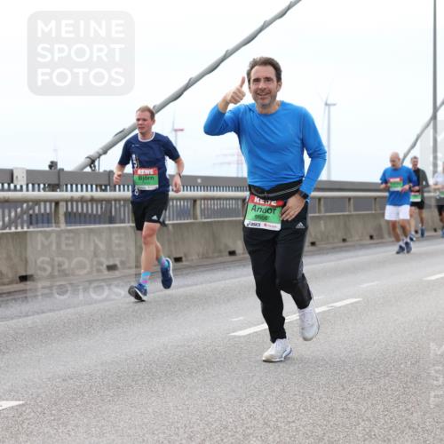 03.10.2025 - Köhlbrandbrückenlauf Lena Gebhardt http://msf.ph/oto/9200962 03.10.2025 15:42:42 Position 2 9566 meine-sportfotos.de