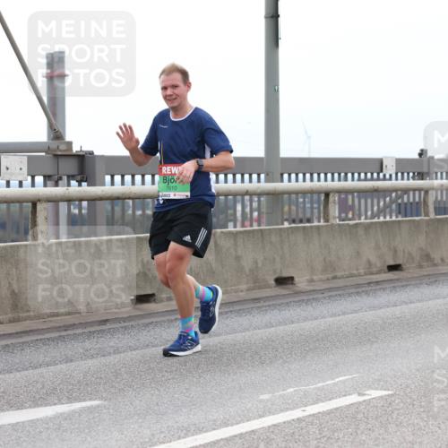 03.10.2025 - Köhlbrandbrückenlauf Lena Gebhardt http://msf.ph/oto/9200965 03.10.2025 15:42:43 Position 2 7610 meine-sportfotos.de
