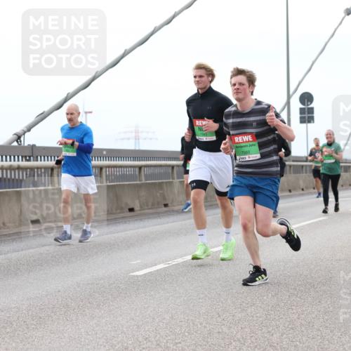 03.10.2025 - Köhlbrandbrückenlauf Lena Gebhardt http://msf.ph/oto/9200970 03.10.2025 15:42:45 Position 2 7343, 7560 meine-sportfotos.de