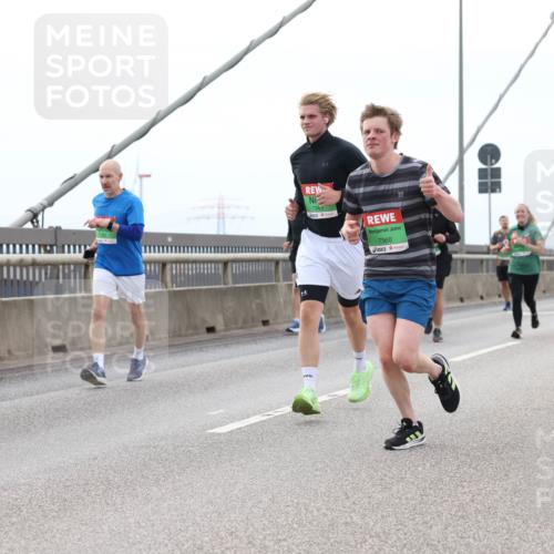 03.10.2025 - Köhlbrandbrückenlauf Lena Gebhardt http://msf.ph/oto/9200971 03.10.2025 15:42:45 Position 2 7345, 7560, 11 meine-sportfotos.de