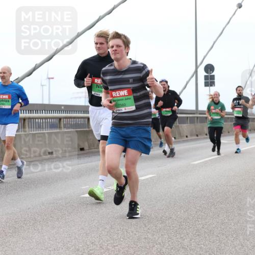 03.10.2025 - Köhlbrandbrückenlauf Lena Gebhardt http://msf.ph/oto/9200972 03.10.2025 15:42:45 Position 2 734, 7560, 077, 7192 meine-sportfotos.de