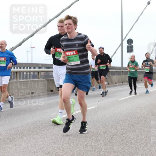 03.10.2025 - Köhlbrandbrückenlauf Lena Gebhardt http://msf.ph/oto/9200973 03.10.2025 15:42:45 Position 2 734, 7560, 7192 meine-sportfotos.de