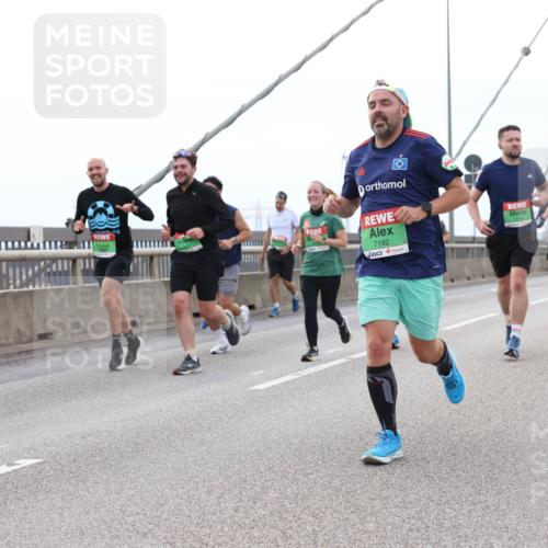 03.10.2025 - Köhlbrandbrückenlauf Lena Gebhardt http://msf.ph/oto/9200982 03.10.2025 15:42:47 Position 2 7192 meine-sportfotos.de