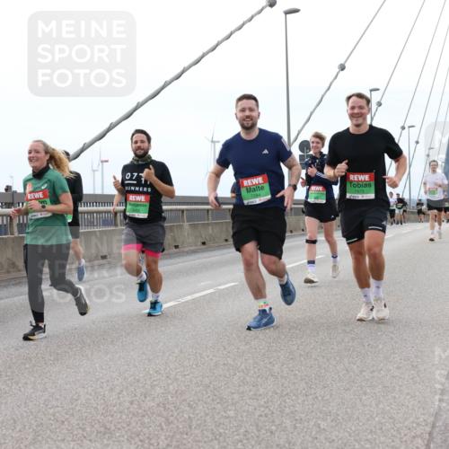 03.10.2025 - Köhlbrandbrückenlauf Lena Gebhardt http://msf.ph/oto/9200986 03.10.2025 15:42:49 Position 2 07, 9405, 7284, 7473 meine-sportfotos.de
