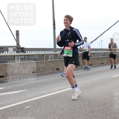 03.10.2025 - Köhlbrandbrückenlauf Lena Gebhardt http://msf.ph/oto/9200998 03.10.2025 15:42:51 Position 2 7228 meine-sportfotos.de