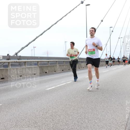 03.10.2025 - Köhlbrandbrückenlauf Lena Gebhardt http://msf.ph/oto/9201007 03.10.2025 15:42:53 Position 2 9744 meine-sportfotos.de