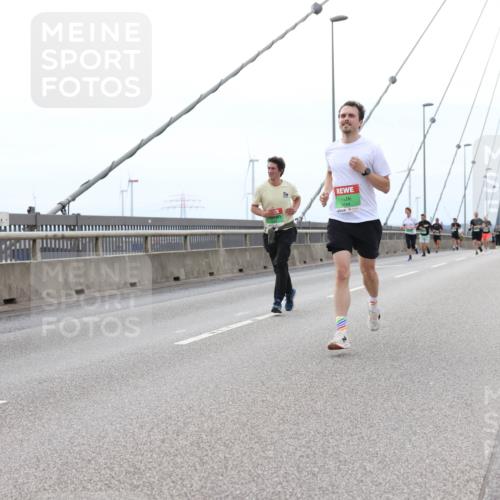 03.10.2025 - Köhlbrandbrückenlauf Lena Gebhardt http://msf.ph/oto/9201008 03.10.2025 15:42:53 Position 2 9744 meine-sportfotos.de