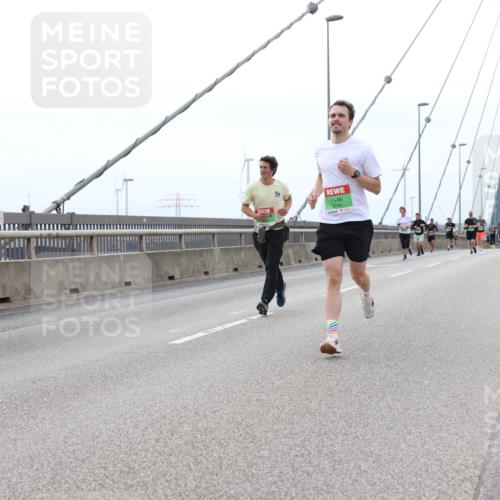 03.10.2025 - Köhlbrandbrückenlauf Lena Gebhardt http://msf.ph/oto/9201009 03.10.2025 15:42:53 Position 2 9744 meine-sportfotos.de