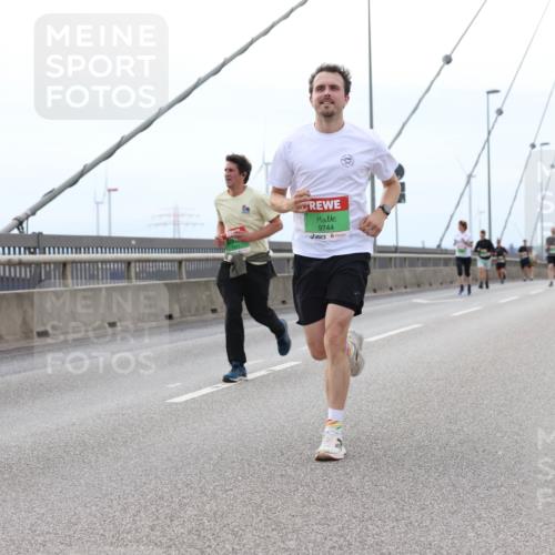03.10.2025 - Köhlbrandbrückenlauf Lena Gebhardt http://msf.ph/oto/9201010 03.10.2025 15:42:54 Position 2 9744 meine-sportfotos.de