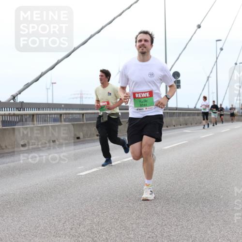 03.10.2025 - Köhlbrandbrückenlauf Lena Gebhardt http://msf.ph/oto/9201011 03.10.2025 15:42:54 Position 2 9744 meine-sportfotos.de