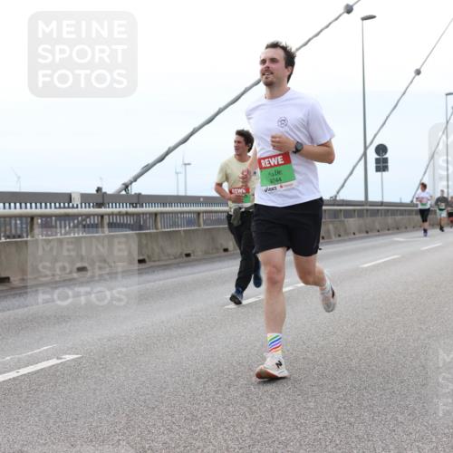 03.10.2025 - Köhlbrandbrückenlauf Lena Gebhardt http://msf.ph/oto/9201012 03.10.2025 15:42:54 Position 2 9744 meine-sportfotos.de