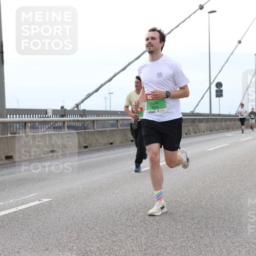 03.10.2025 - Köhlbrandbrückenlauf Lena Gebhardt http://msf.ph/oto/9201013 03.10.2025 15:42:54 Position 2 9744 meine-sportfotos.de