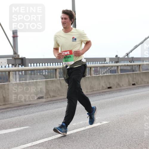 03.10.2025 - Köhlbrandbrückenlauf Lena Gebhardt http://msf.ph/oto/9201019 03.10.2025 15:42:56 Position 2 7263 meine-sportfotos.de