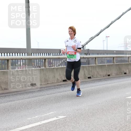 03.10.2025 - Köhlbrandbrückenlauf Lena Gebhardt http://msf.ph/oto/9201021 03.10.2025 15:43:01 Position 2 91, 7448 meine-sportfotos.de