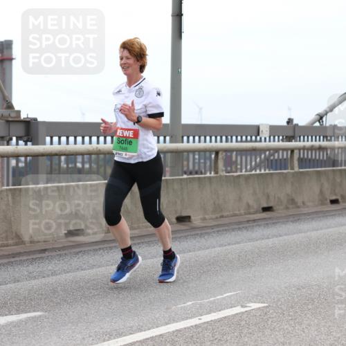03.10.2025 - Köhlbrandbrückenlauf Lena Gebhardt http://msf.ph/oto/9201023 03.10.2025 15:43:01 Position 2 7448 meine-sportfotos.de