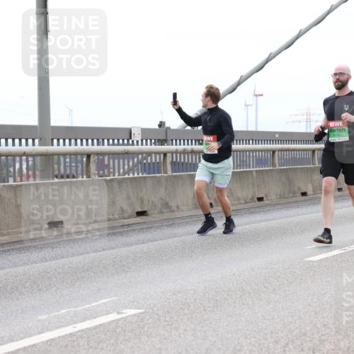 03.10.2025 - Köhlbrandbrückenlauf Lena Gebhardt http://msf.ph/oto/9201026 03.10.2025 15:43:04 Position 2 9114 meine-sportfotos.de