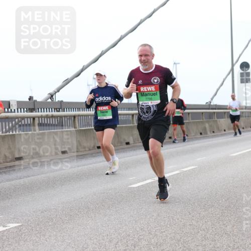 03.10.2025 - Köhlbrandbrückenlauf Lena Gebhardt http://msf.ph/oto/9201048 03.10.2025 15:43:11 Position 2 7296, 9672, 7547, 7798 meine-sportfotos.de