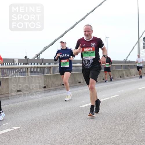 03.10.2025 - Köhlbrandbrückenlauf Lena Gebhardt http://msf.ph/oto/9201049 03.10.2025 15:43:11 Position 2 9672, 7798, 7546, 7296 meine-sportfotos.de