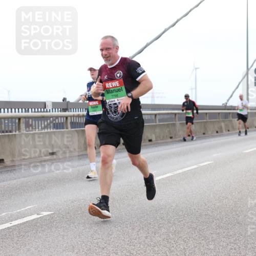 03.10.2025 - Köhlbrandbrückenlauf Lena Gebhardt http://msf.ph/oto/9201050 03.10.2025 15:43:11 Position 2 7798 meine-sportfotos.de