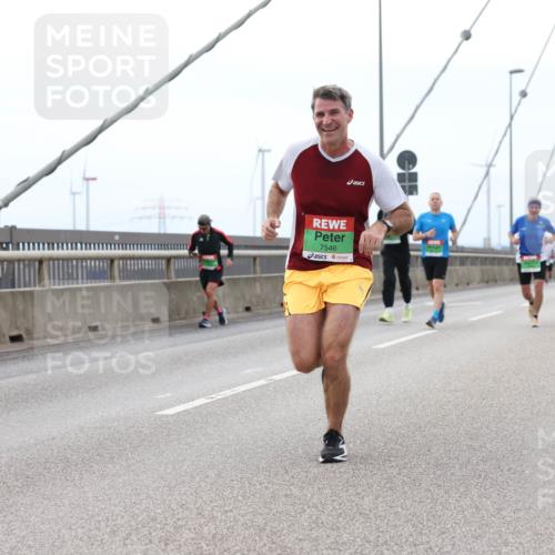03.10.2025 - Köhlbrandbrückenlauf Lena Gebhardt http://msf.ph/oto/9201052 03.10.2025 15:43:12 Position 2 7546 meine-sportfotos.de