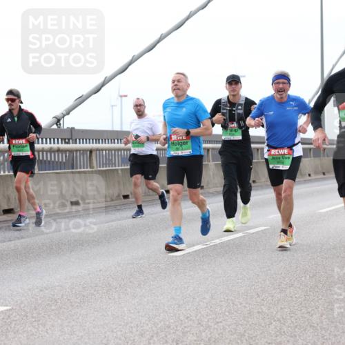 03.10.2025 - Köhlbrandbrückenlauf Lena Gebhardt http://msf.ph/oto/9201059 03.10.2025 15:43:15 Position 2 8813, 9596, 7168, 8925 meine-sportfotos.de