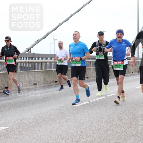 03.10.2025 - Köhlbrandbrückenlauf Lena Gebhardt http://msf.ph/oto/9201060 03.10.2025 15:43:16 Position 2 91, 8813, 7168, 8925, 9596 meine-sportfotos.de