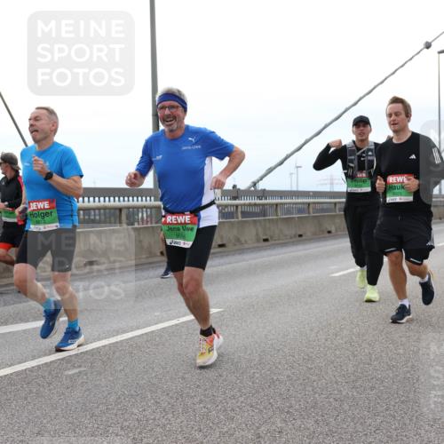 03.10.2025 - Köhlbrandbrückenlauf Lena Gebhardt http://msf.ph/oto/9201068 03.10.2025 15:43:17 Position 2 8813, 9596, 8925 meine-sportfotos.de