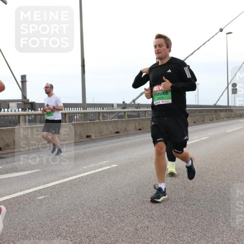 03.10.2025 - Köhlbrandbrückenlauf Lena Gebhardt http://msf.ph/oto/9201070 03.10.2025 15:43:18 Position 2 9596, 8925 meine-sportfotos.de