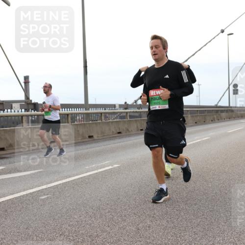 03.10.2025 - Köhlbrandbrückenlauf Lena Gebhardt http://msf.ph/oto/9201071 03.10.2025 15:43:18 Position 2 8925 meine-sportfotos.de